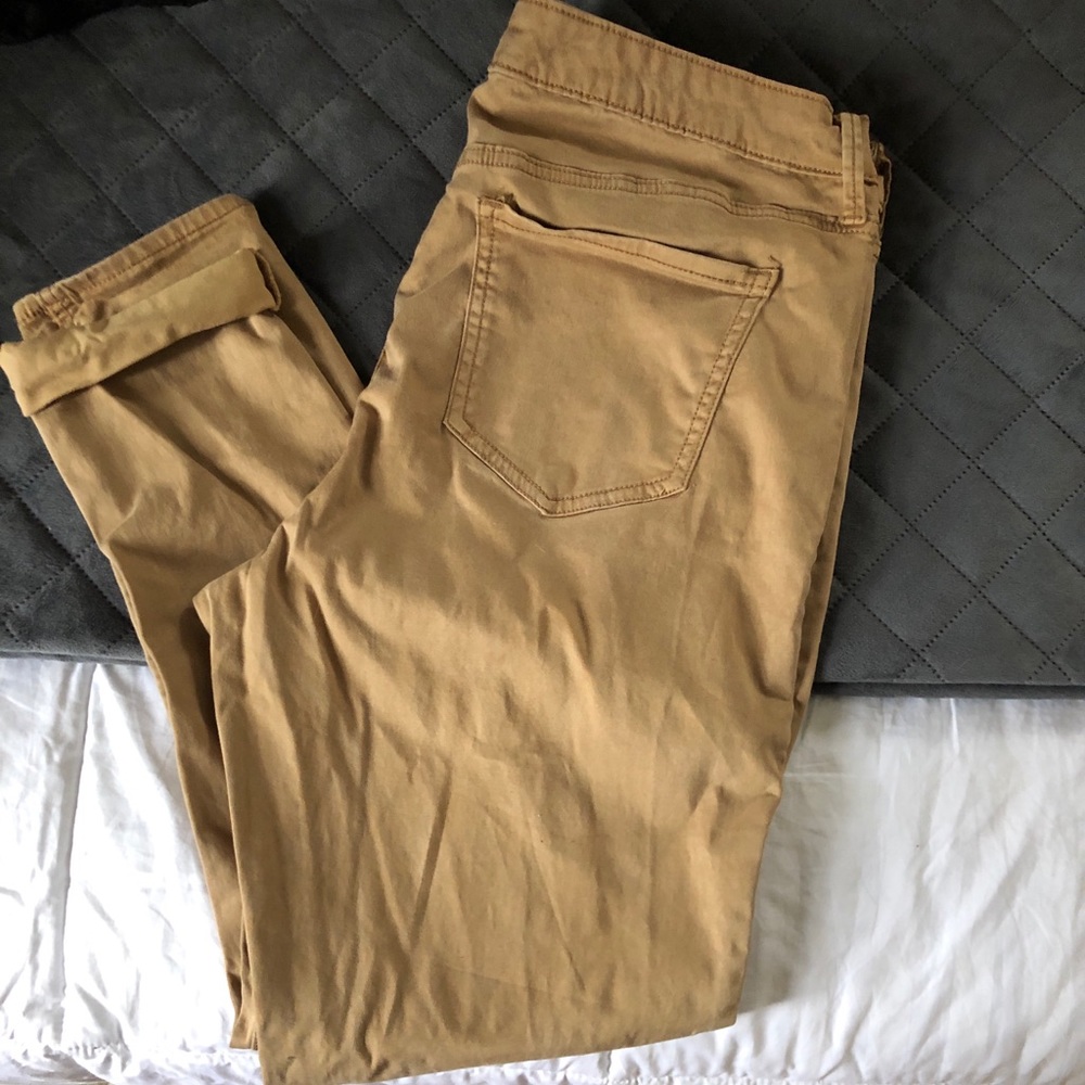 Size 16 old navy khaki pants!